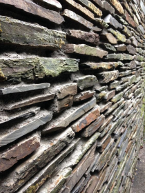 Natural stacked slate wall, Padstow, Cornwall. Looking forward to replicating in Plymstock garden.